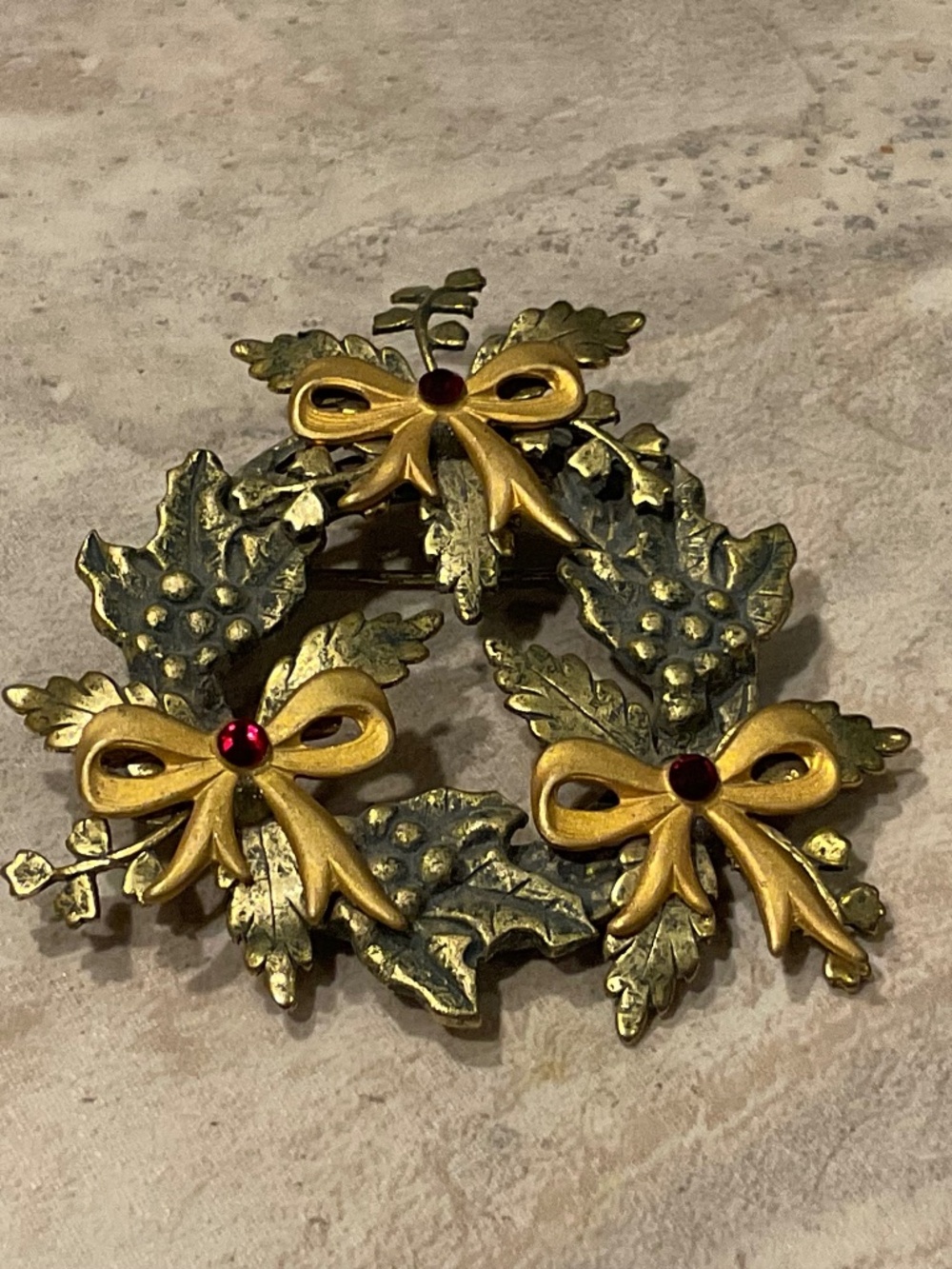 Vintage Brooch Kerissa Bows on Leaves 2.5”